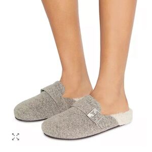 NWOT Tory Burch Women's Mellow Faux Shearling Mule Flats.